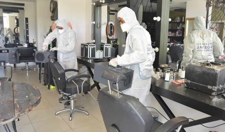 Yenişehir’de Berber ve Kuaför Dükkanları Dezenfekte Ediliyor