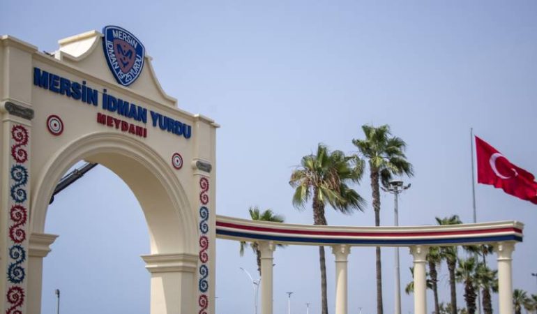 Mersin İdman Yurdu Meydanı Yenileniyor