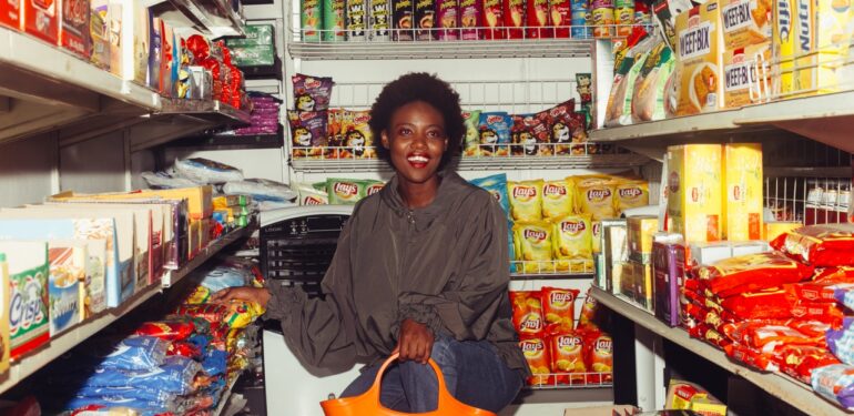 Ters yönde giden at arabası tehlike saçtı