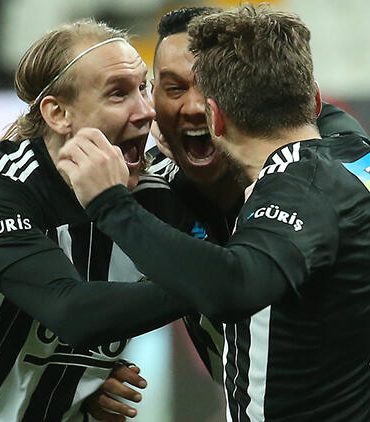 Beşiktaş Ligin İlk Yarısını Lider Kapattı