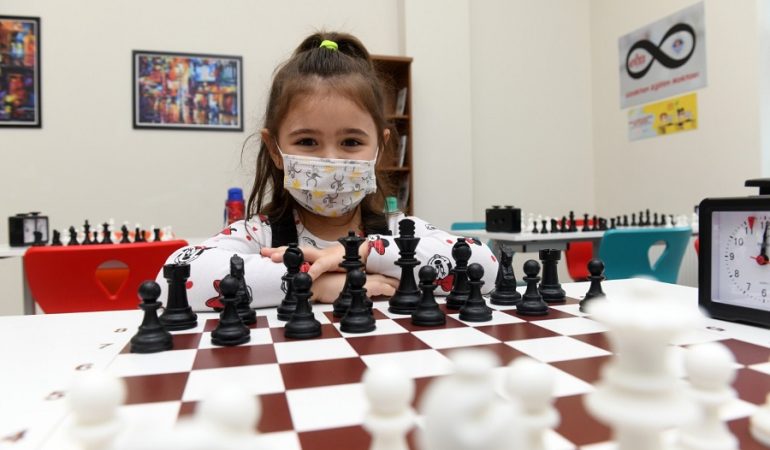 Yenişehir Akademi’de Satranç Kursları Başladı