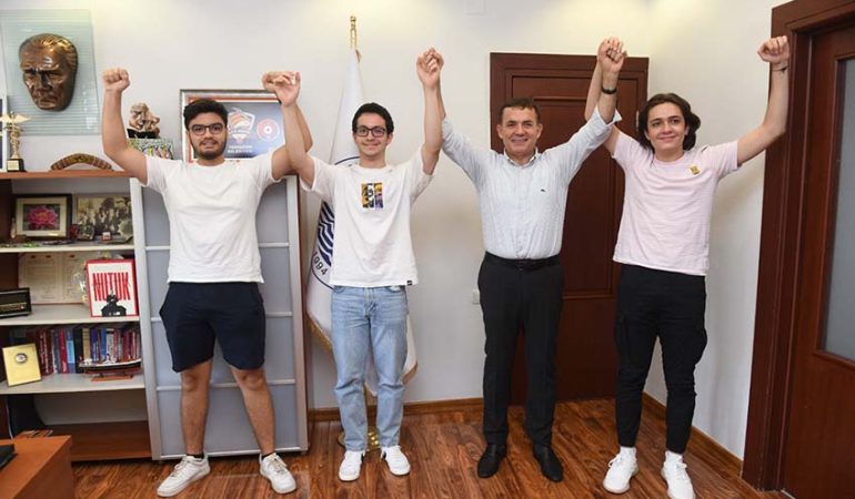 Başkan Özyiğit Yenişehir’in Gururu Gençlerle Buluştu