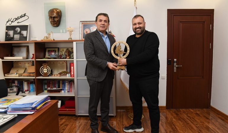 Başkan Özyiğit’e “ Yılın Kadını Destekleyen Belediye Başkanı” ödülü