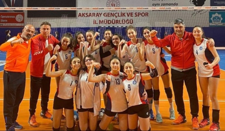 Pirireis Ortaokulu Yıldız Kızlar Voleybol’da Şampiyon Oldu