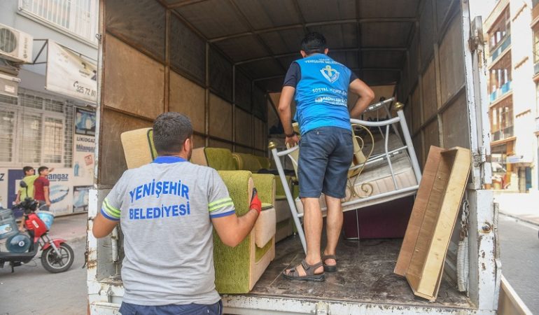 Yenişehir Belediyesi Yardımseverlerle İhtiyaç Sahipleri Arasında Köprü Oluyor